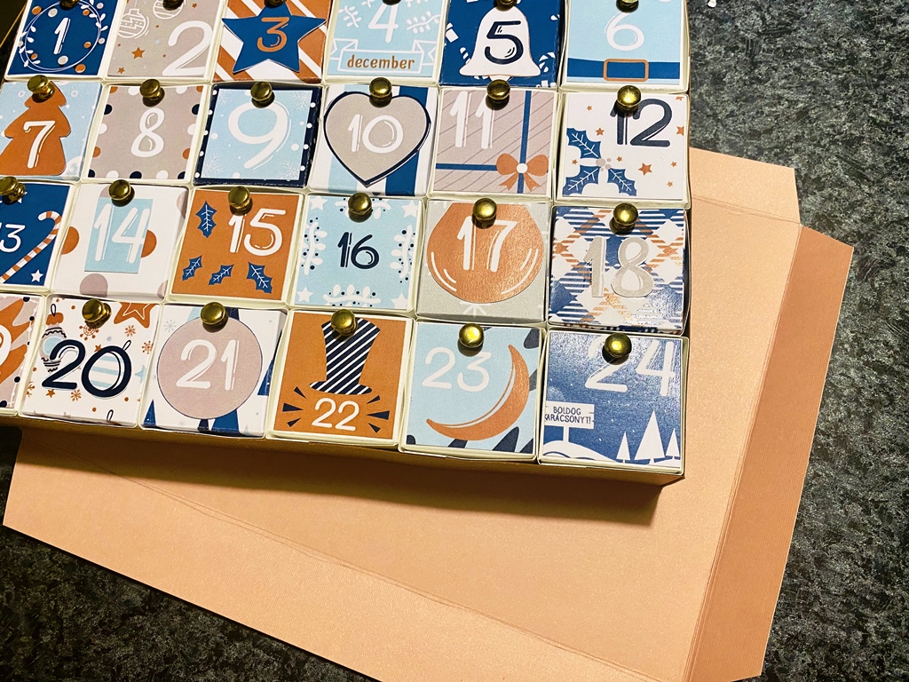 Adventi napt&aacute;r ScrapUp! Blog