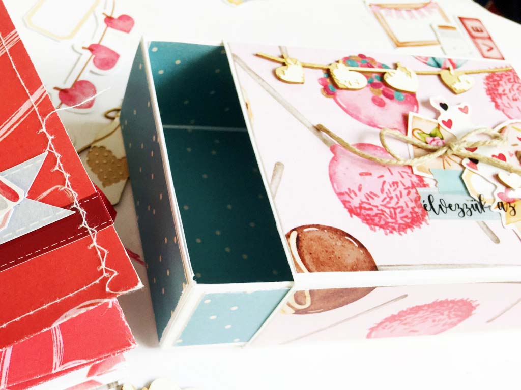 Dobozba z&aacute;rt kedvess&eacute;g ScrapUp! Blog