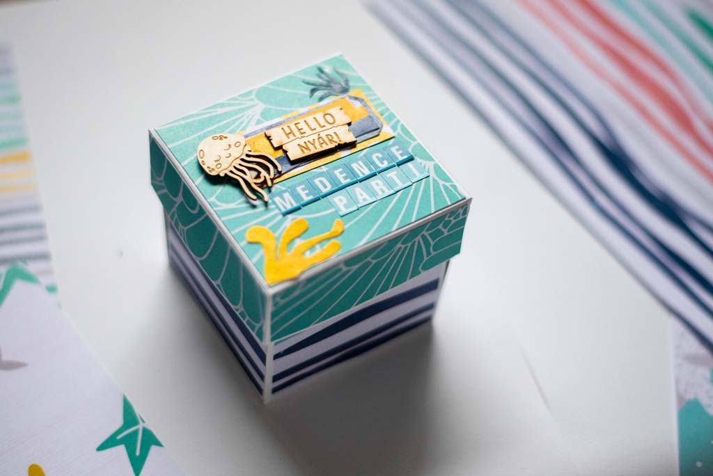 Ny&aacute;ri eml&eacute;k dobozba z&aacute;rva