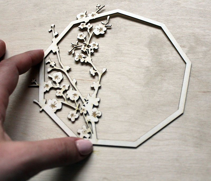 Cseresznyevir&aacute;gos keretek